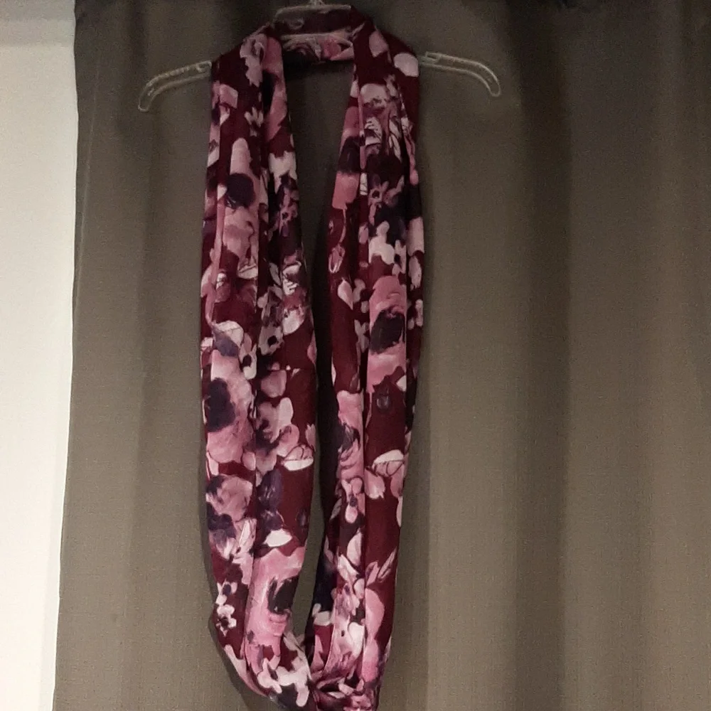 Lightweight Purple & Burgundy floral scarf - Picture 2 of 8